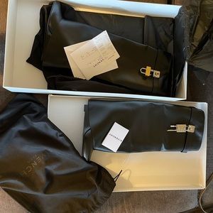 Black Givenchy Shark Boats size 39